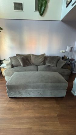 Deep couch w/ottoman