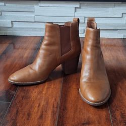 Madewell The Regan Chelsea boot. Size 9 pull on brown leather 