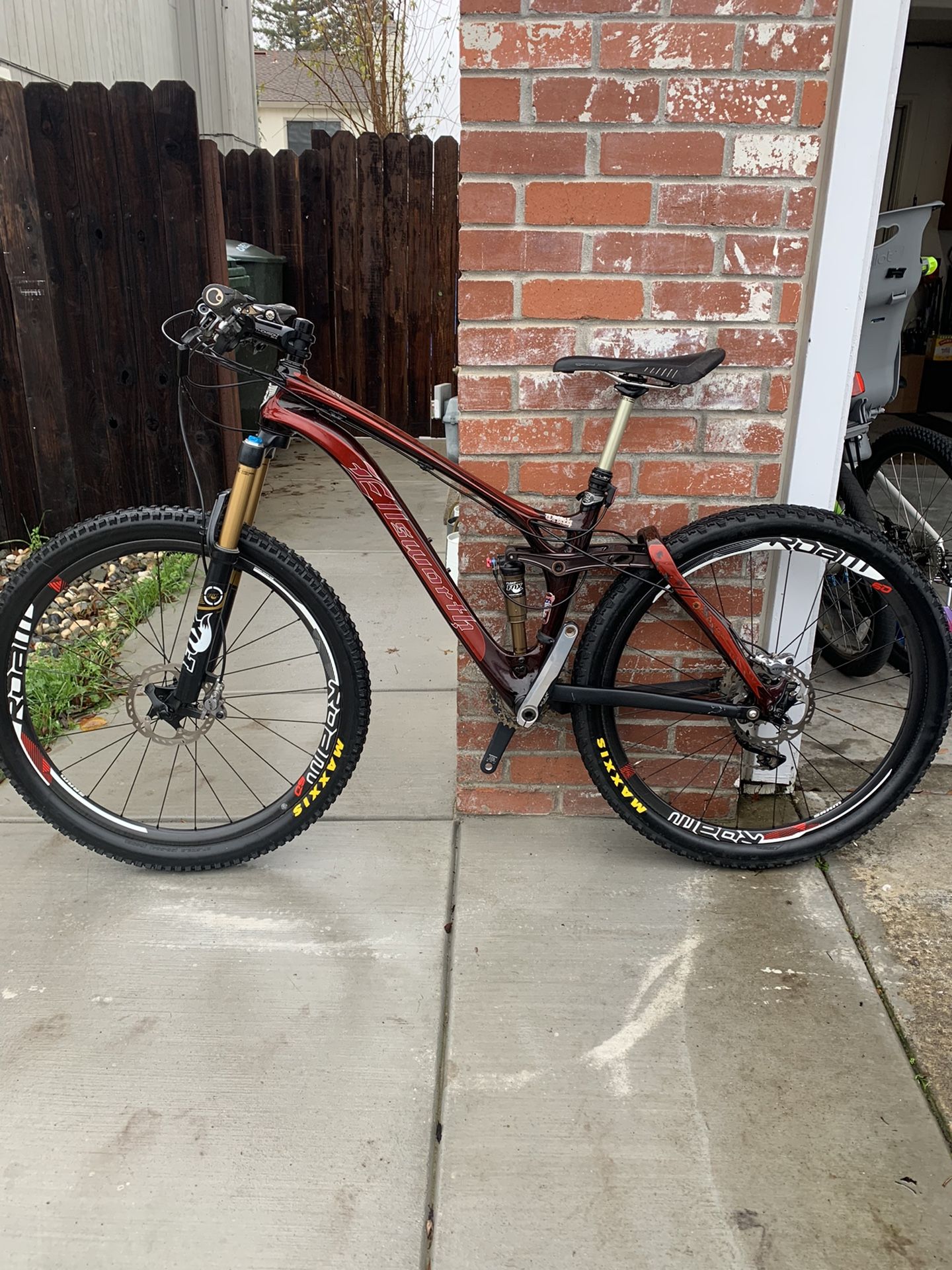 Ellsworth Absolute Truth Carbon