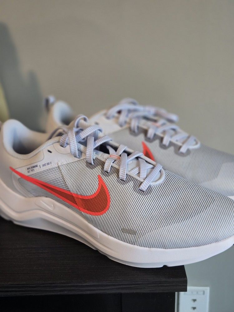 Nike Downshifter 12 Mens Sized 11