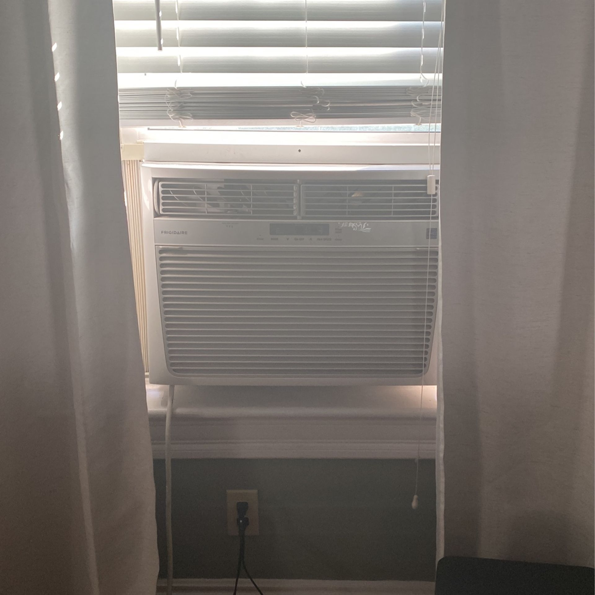 Frigidaire A/c Unit 15,100 BTU