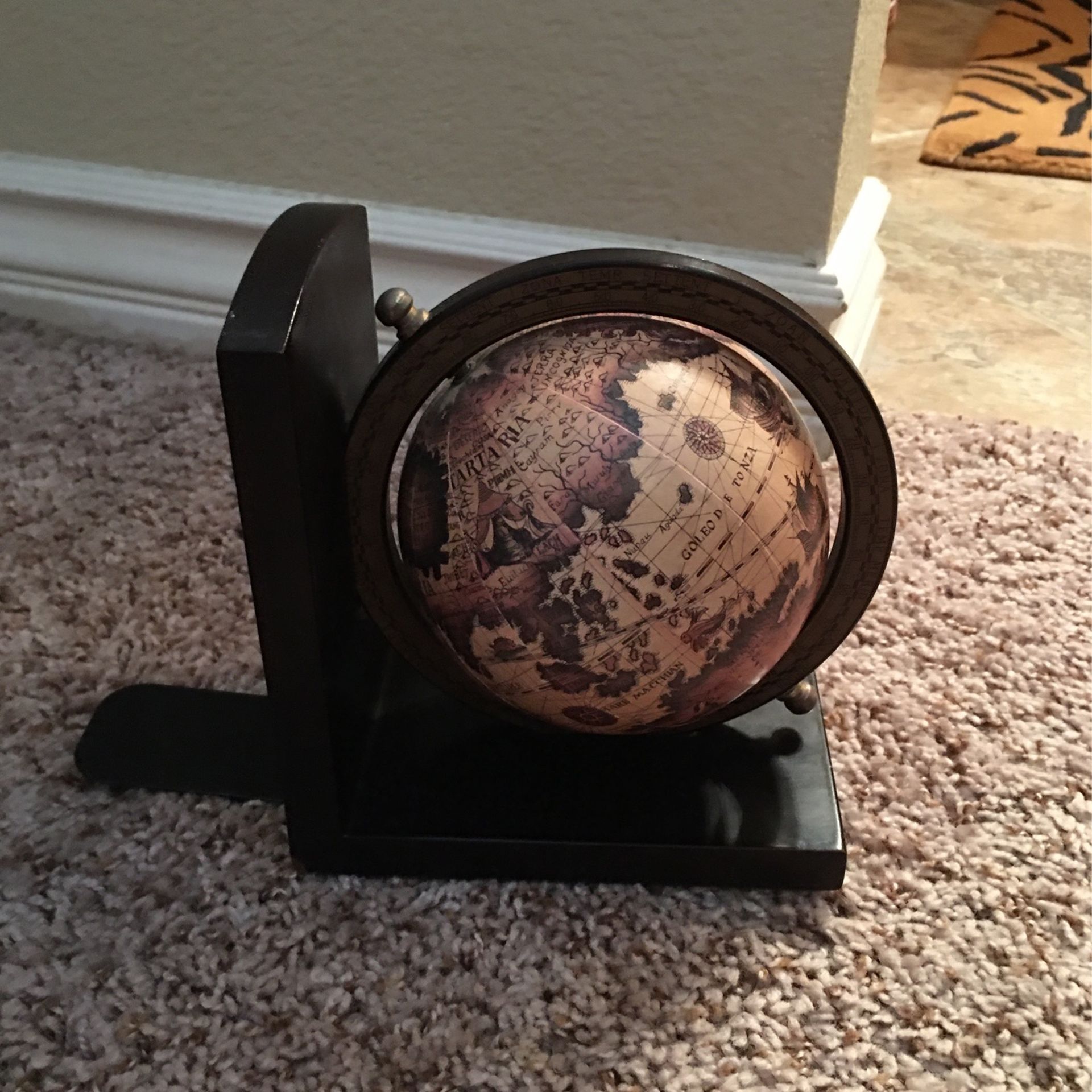 Unique Globe 🌎 book Ends -$10