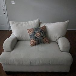 Comfortable Loveseat 