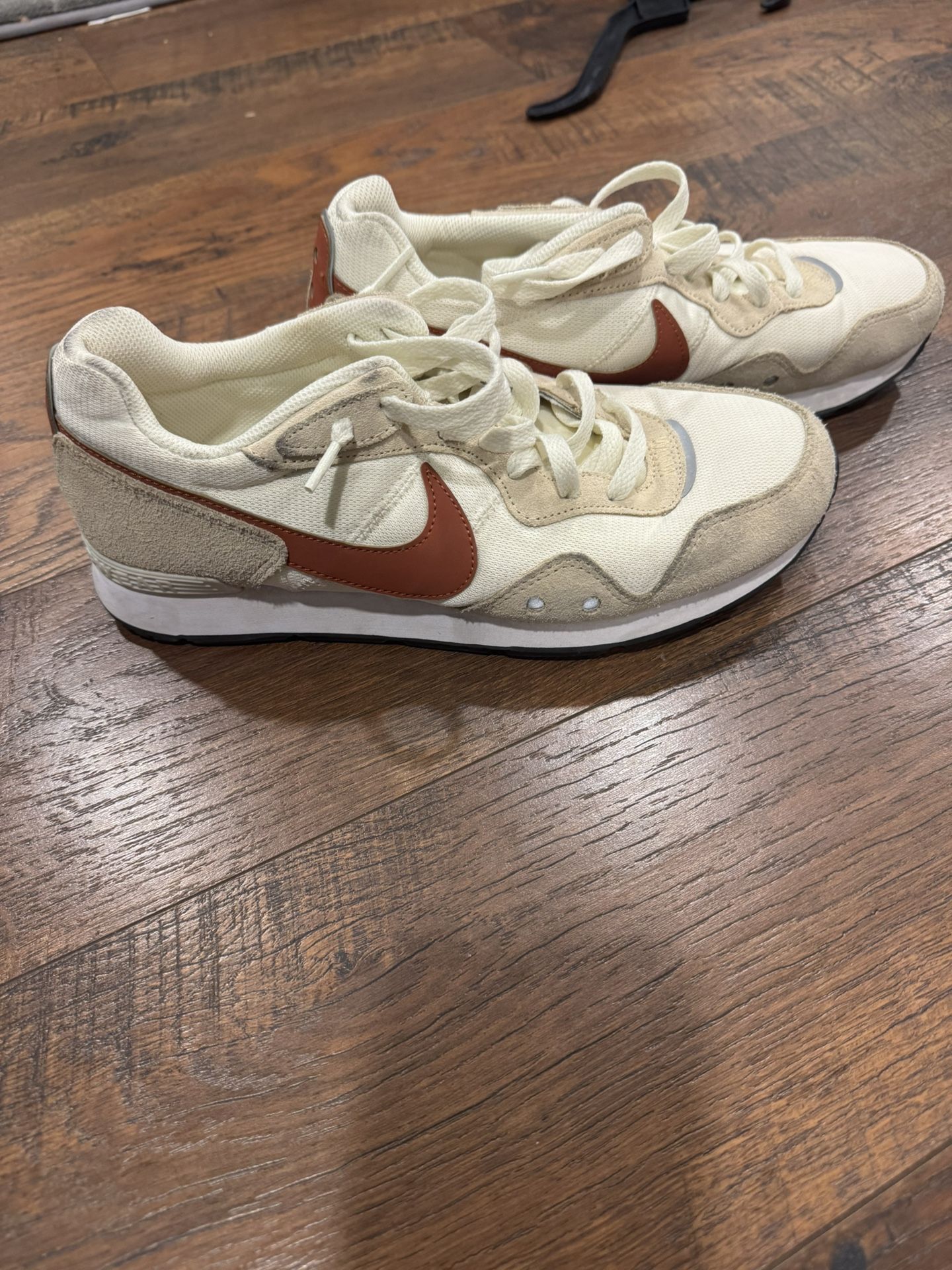 Nike Venture runner trainers