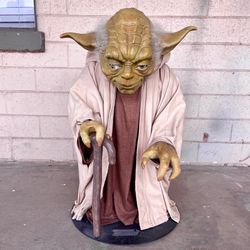 Life-Size Yoda Statue – Star Wars: Episode I – The Phantom Menace Vintage Collectible