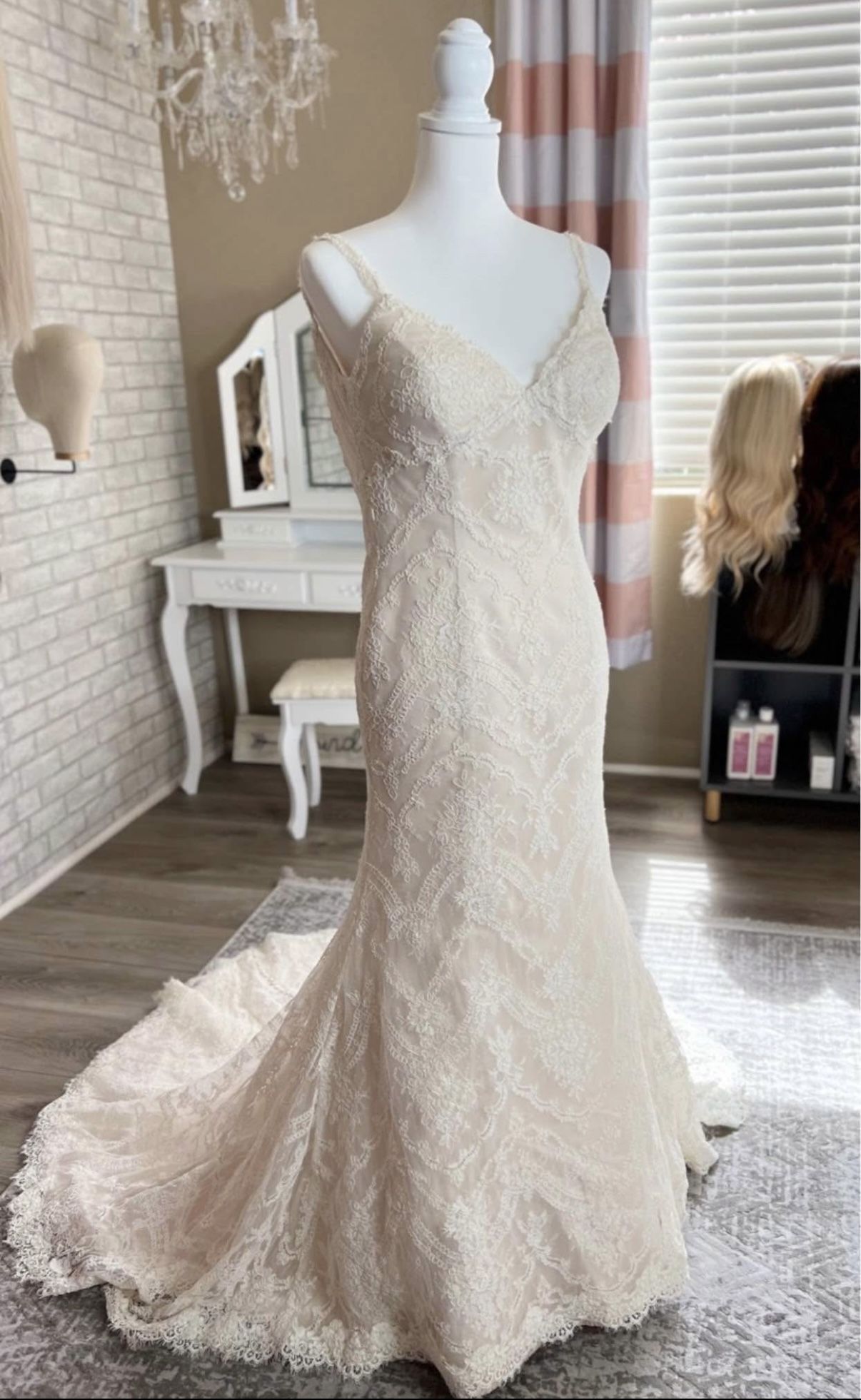 Elegant Lace Wedding Dress Fits Size S/XS 0/2/4