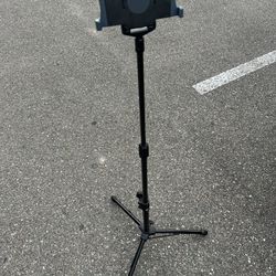 Star Tech Portable Adjustable Height Tripod Stand w/Bag f/ 6.5-7.8in Wide Tablet.  Brand new open box.