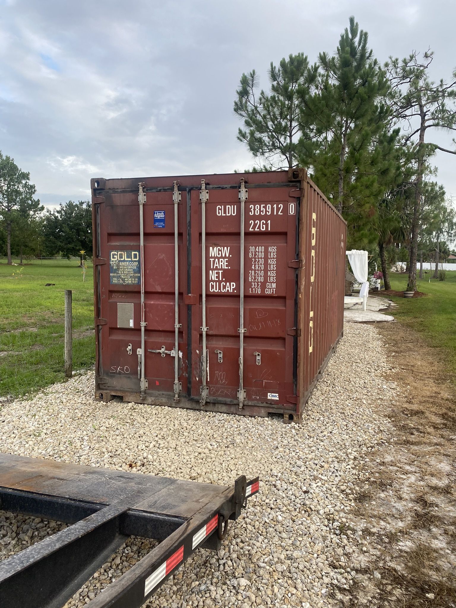 STORAGE CONTAINERS