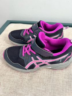 Girls sneakers size 1