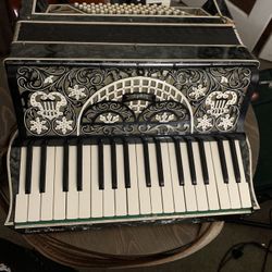 VINTAGE Accordion 60 Bass 32 Keys