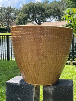Large ceramic pot