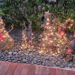 Christmas 6 Piece Lighted Grapevine & Wire Christmas Yard Decor Set