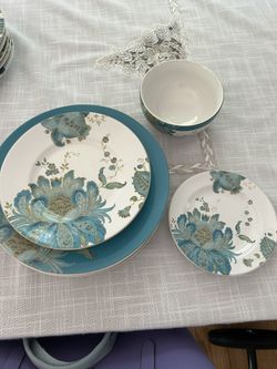 222 Fifth Eliza Teal Porcelain Dinnerware Set – 37 Pieces – Excellent Condition