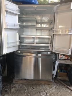 Refrigerator kenmore good good condition