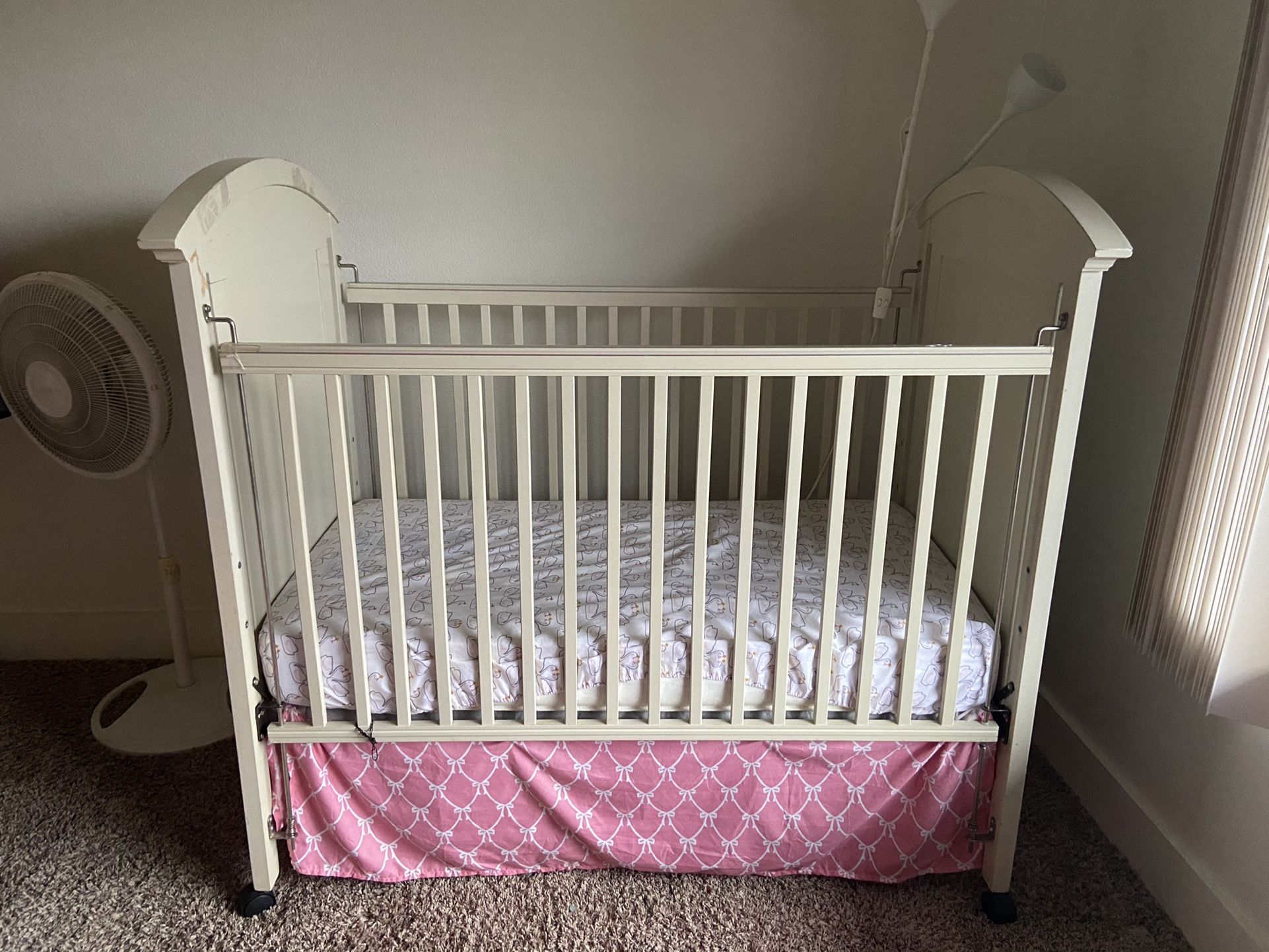 Baby Crib With Mattress And Crib Skirt And Comforter