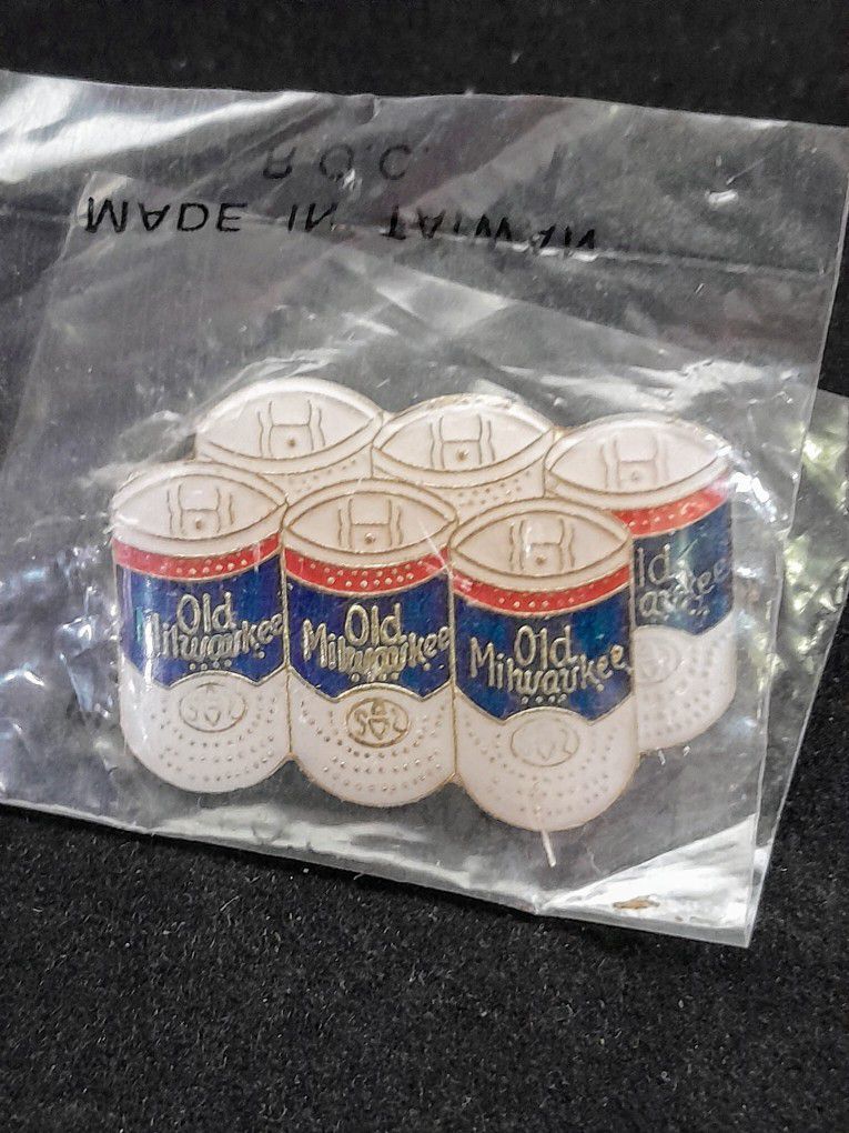 Vintage Old Milwaukee Beer Enamel Lapel Hat Tie Pin 