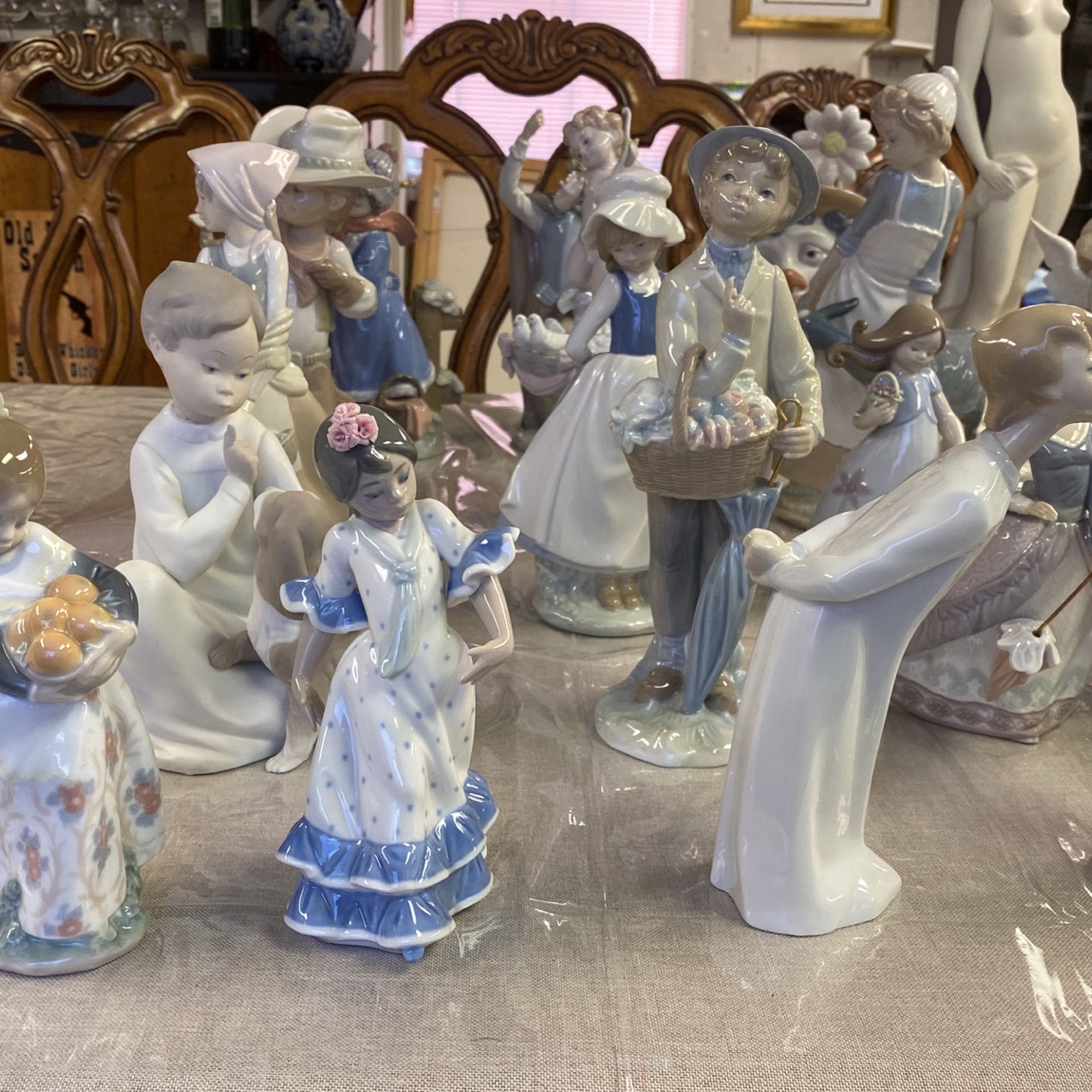 Lladro 28  Figures 