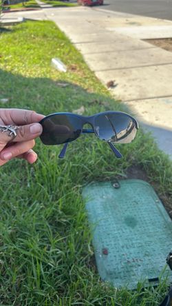 Oakley men’s sunglasses