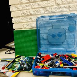 LEGO ORGANIZER BOX WITH ONE BASE PLATE AND DIFFERENT LOTS OF LEGOS WITH BOOKLETS box 15"x13"