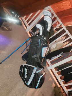 Women’s left-handed Callaway - Strata golf club set