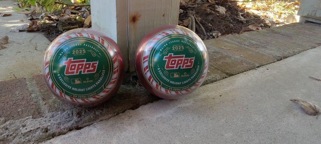 Topps 2025 Holliday Tins