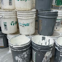 Empty Buckets ( Cubetas Vacías)