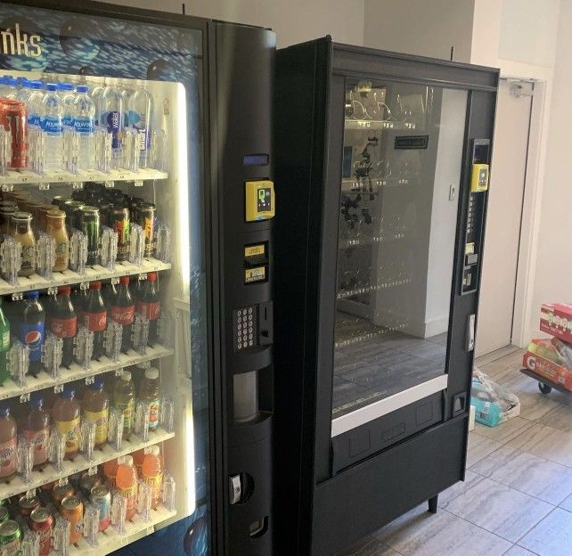 Combo Vending Machine With Credit Card Reader