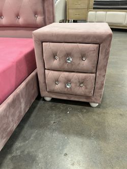 Six piece Full Bedroom Set