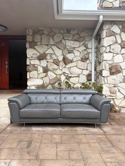 Sofa free