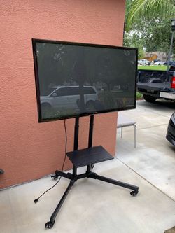 Samsung flatscreen tv with stand