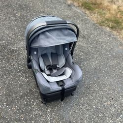Nuna Pipa baby car seat 