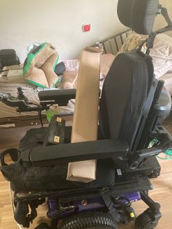 Electric wheelchair