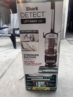 Open Box Shark Detect Lift-Away  ADV