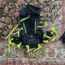 HIGH SIERRA HIKING BACKPACK