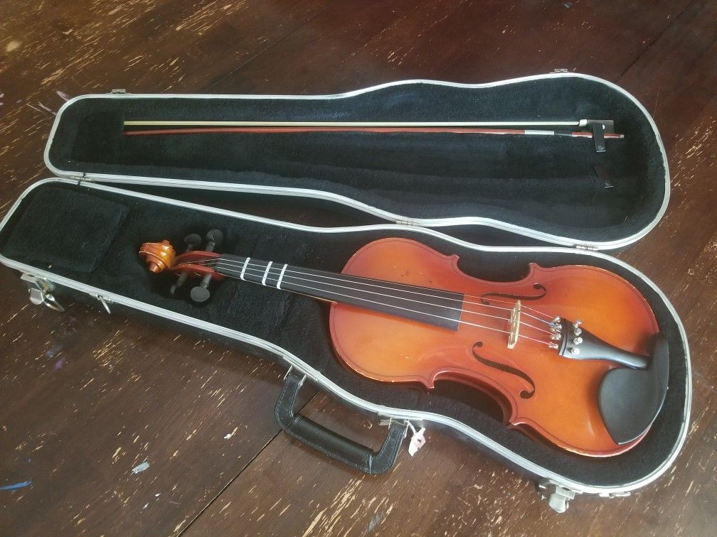 Full size Violin, bow, case and resin.