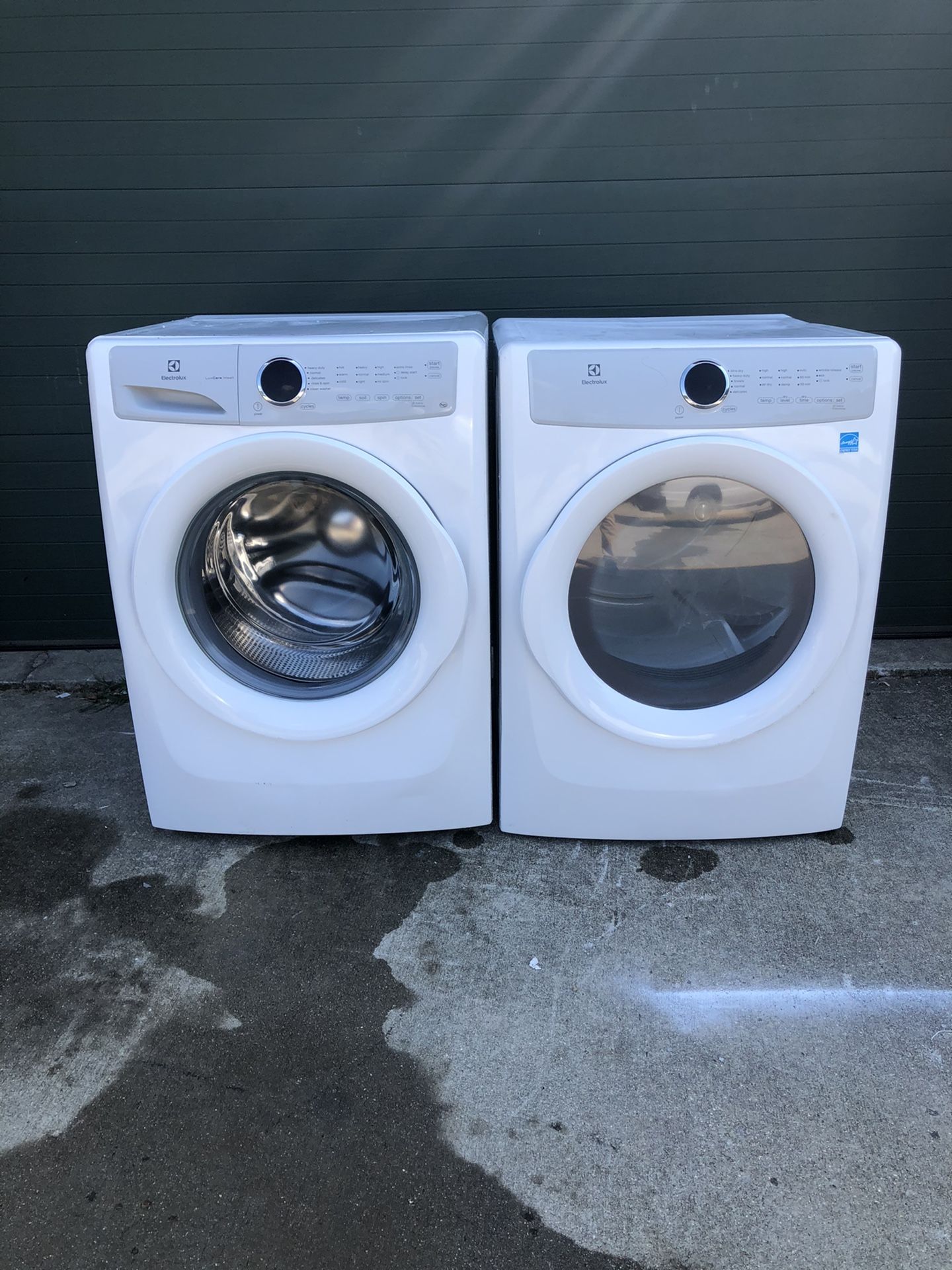 New scratch and dent Electrolux washer and dryer