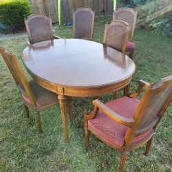 Henredon Dining Table And Chairs
