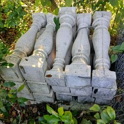 2ft AND 8 INCHES CEMENT BALUSTERS AND RAILS  OVER 40. $20 EACH VERY HEAVY AND BEAUTIFUL PILLAR. 