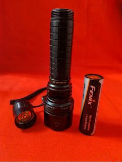 Fenix RC20 Rechargeable Tactical LED Flashlight w/ Fenix 2600mAh Rechargeable Battery