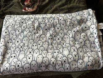 Ghost Pattern Plush Throw Blanket