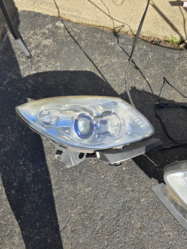 2012 Buick Enclave Driver Side Headlight Assembly 