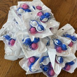 20 Packs of Popit Keychains READ DESCRIPTION