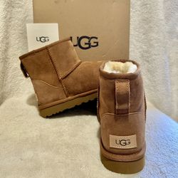 Ugg Woman’s Classic Mini  ll Size 8 Chestnuts Authentic 100%