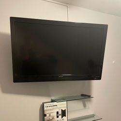 40 Inch LED Sharp Tv With Wall Mount