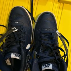 Nikes mid