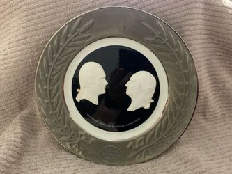 The old charter plate collection Alexander Hamilton, and George Washington 3-D plate The old charter plate collect