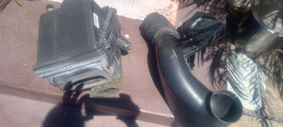 2000 ----- Chevy Air Filter Box