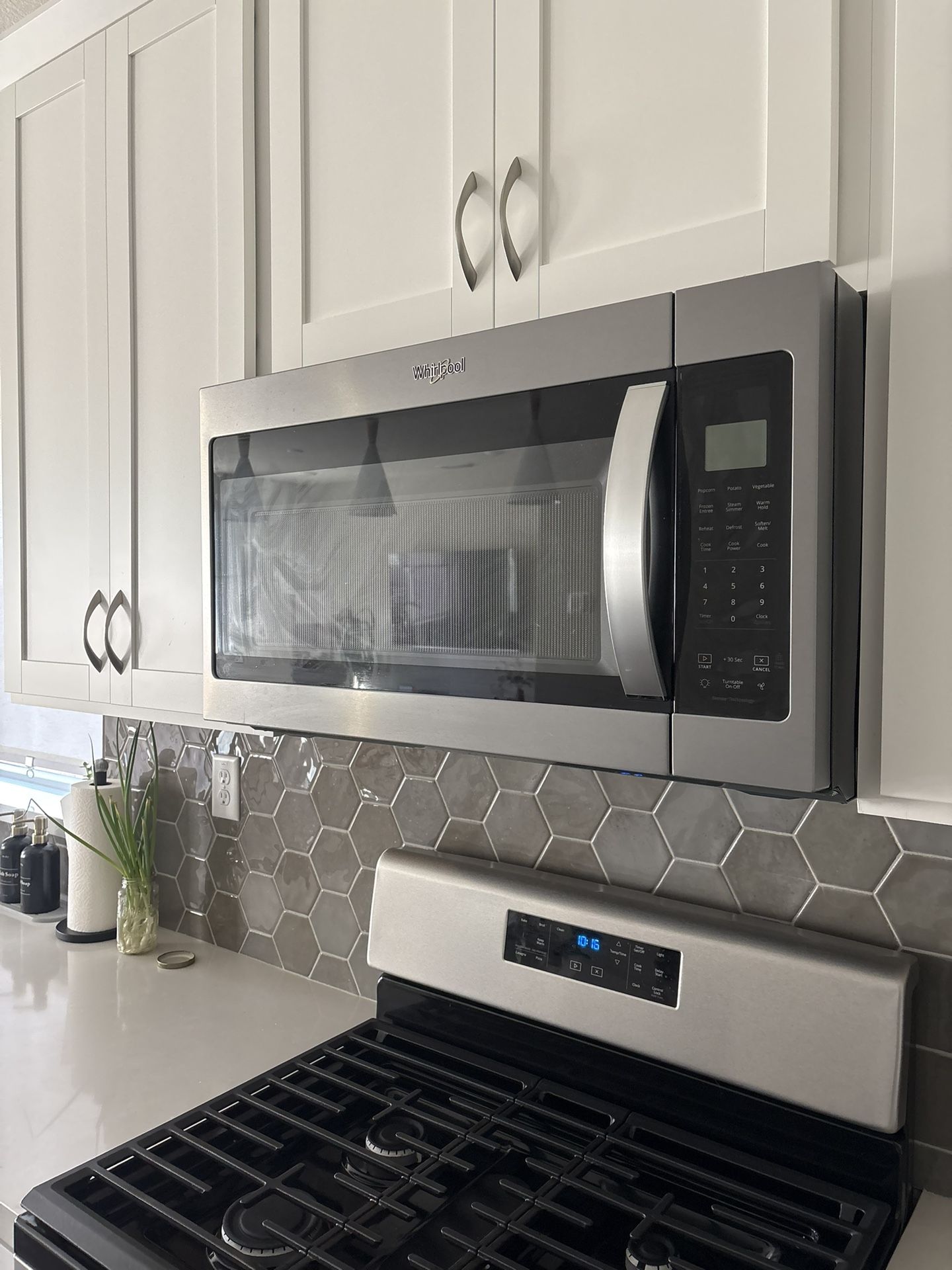 1.9 cu. ft. Capacity Steam Microwave with Sensor Cooking