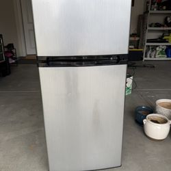 Mini Fridge 4.3 Cubic Foot