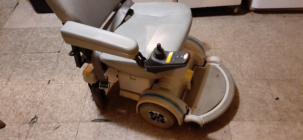 Hoveround Wheelchair It Was Very Well In Good Shape I Will Talk To You Later To Batteries Also Have The Charger To $300